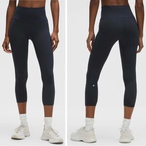 Lululemon Wunder Train High-Rise Crop with Pockets 23" in True Navy Size 4